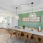 Дом отдыха Lovely In With Kitchen