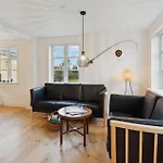 Дом отдыха Lovely In With Kitchen *